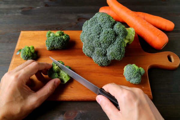 Jak prawidłowo kroić brokuły?